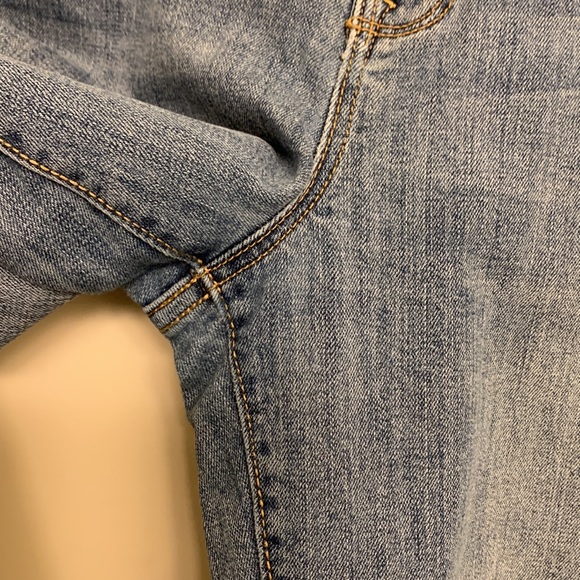Old Navy Curvy Straight Jeans Medium wash - Picture 5 of 13